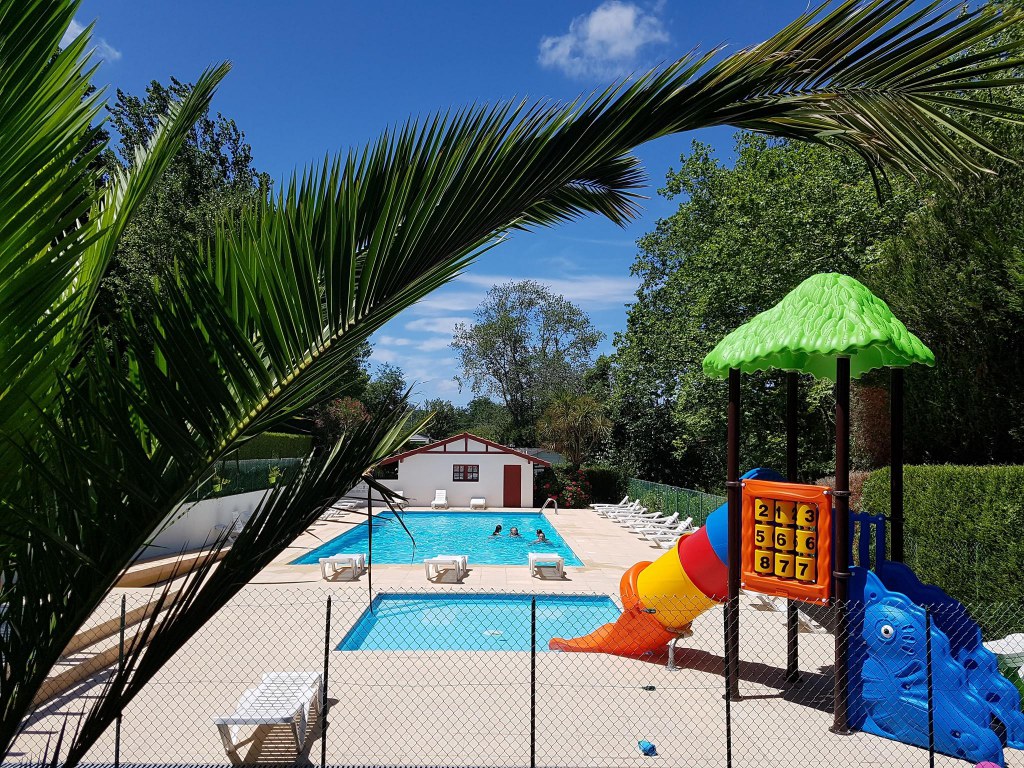 Voir plus de photos du camping Suhiberry au Pays-Basque ! Découvrez le camping Suhiberry 4 étoiles lauréat du Trophée de la Meilleure Moyenne Générale 2018 remis par Camping Qualité sur la base des avis clients