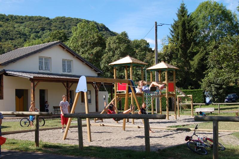Voir plus de photos du camping Le Repos du Baladin dans le Puy-de-Dôme ! Découvrez le camping Le Repos du Baladin 3 étoiles lauréat du Trophée "Propreté" 2018 remis par Camping Qualité sur la base des avis clients | camping Puy-de-Dôme | Auvergne-Rhône-Alpes