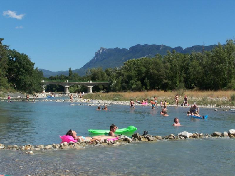 Voir plus de photos de Gervanne Camping dans la Drôme ! Découvrez le camping Gervanne camping 4 étoiles lauréat du Trophée du Meilleur Emplacement 2018 remis par Camping Qualité sur la base des avis clients |Auverrgne-Rhône-Alpes | Drôme | Mirabel et Blacons