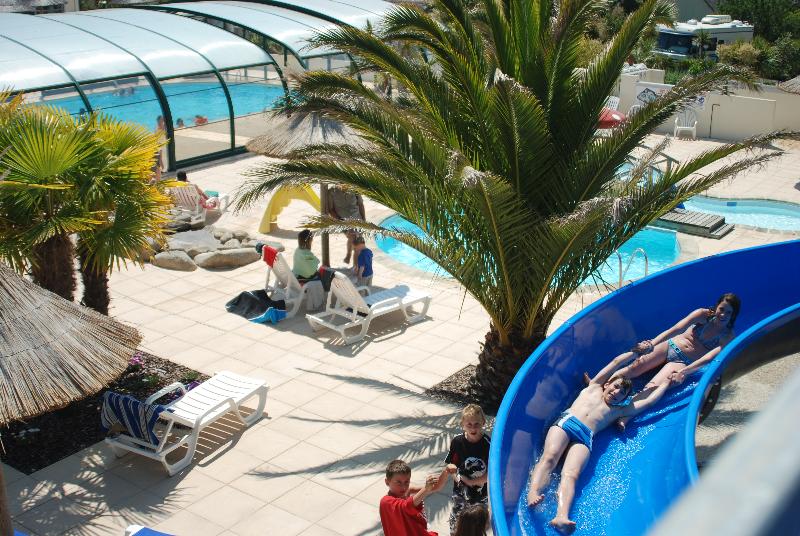 Voir plus de photos du camping Les Embruns dans le Finistère ! Découvrez le camping Les Embruns 5 étoiles lauréat du Trophée "Accueil" 2018 remis par Camping Qualité sur la base des avis clients | camping Finistère | Bretagne